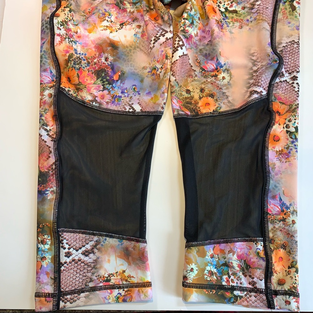 Ki XL pro performance floral snakeskin crop leggings w mesh detail - Picture 9 of 13